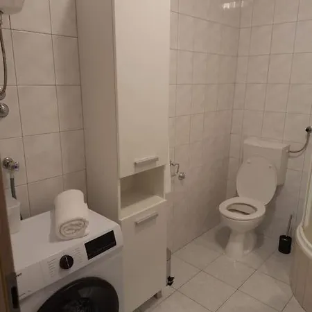 Ria Apartment *